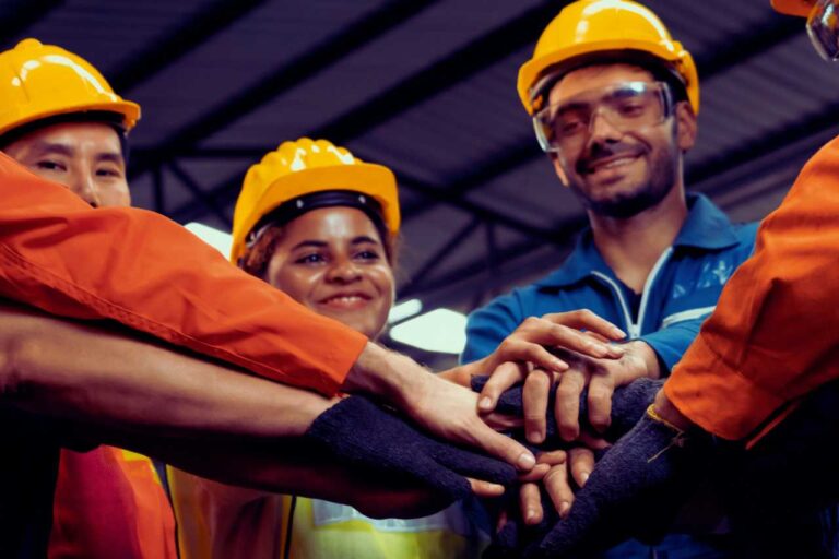 Ontario revises OINP Employer Guide, clarifying the minimum employee requirements for businesses with mobile workers, benefiting industries like construction.